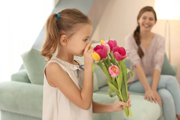 little girl with bouquet of flowers   - Valokuva, kuva