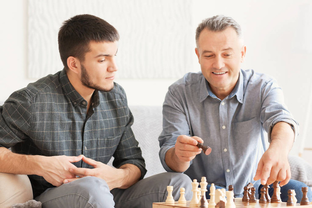 man playing chess with son  - Foto, Imagem
