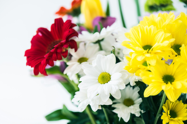 vista close-up de belo buquê de flores floridas isoladas em cinza
 - Foto, Imagem