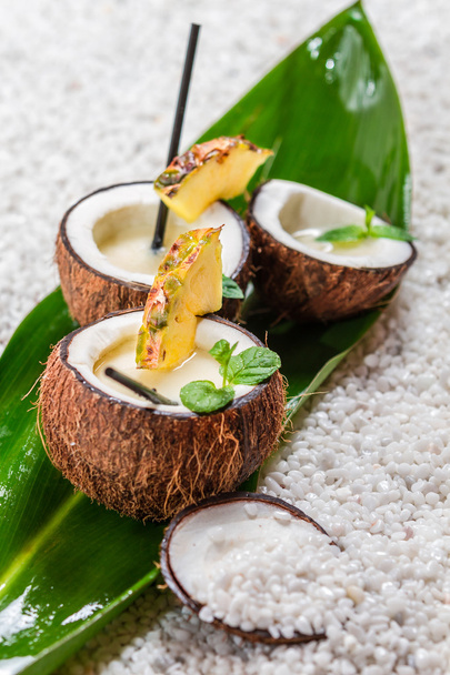 Pinacolada drink with mint served in a fresh coconut - Foto, Imagem