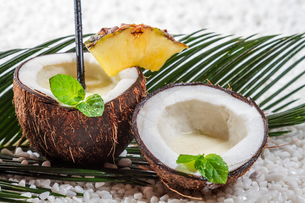 Pinacolada drink in the fresh coconut - Zdjęcie, obraz