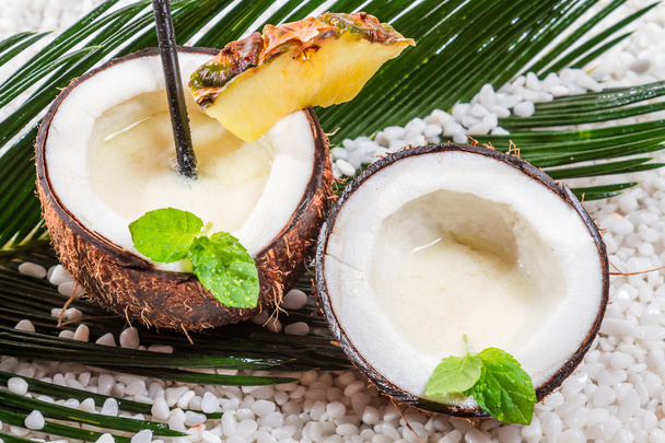 Pinacolada drink with milk in the fresh coconut - Foto, Imagem