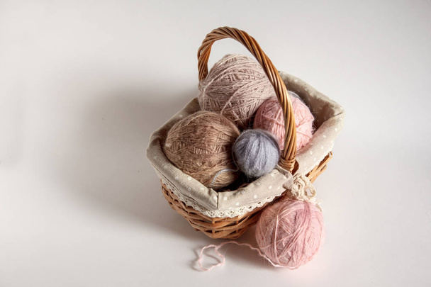 basket with colored tangles - Zdjęcie, obraz