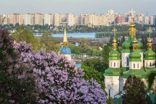 Bright colors in Kiev botanical garden at spring time and beautiful view to Dnipro river. Kiev, Ukraine - Photo, Image
