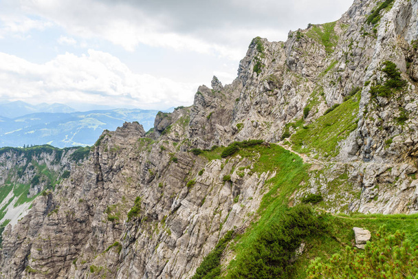 Iron stairs and hiking path to Ellmauer Halt at Wilder Kaiser mountains of Austria - close to Gruttenhuette, Going, Tyrol, Austria - Hiking in the Alps of Europe - Foto, imagen