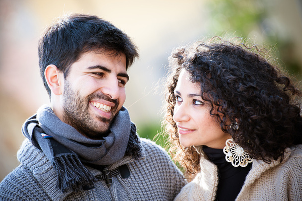 Щасливі молода пара на день Святого Валентина - Фото, зображення