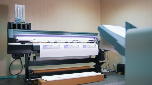 Professzionális nyomtatás nyomja meg - a színes képek nyomtatása - Felvétel, videó