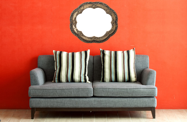 Серый диван
 - Фото, изображение