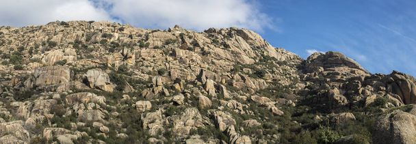Graniittiset kalliomuodostelmat La Pedrizassa, Guadarraman vuoristossa, Madridin maakunnassa, Espanjassa
 - Valokuva, kuva