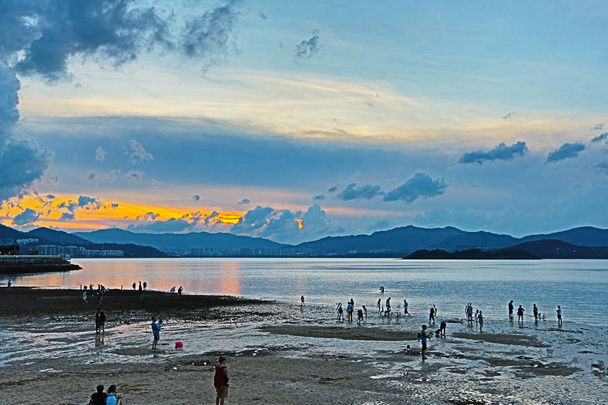 Захід сонця узбережжя ма на Шань - Фото, зображення