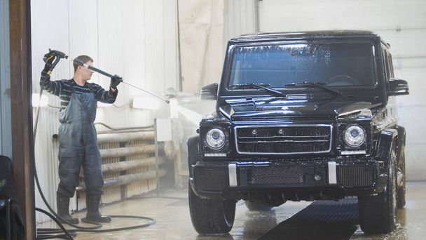 Washing a luxury car in the suds - Zdjęcie, obraz