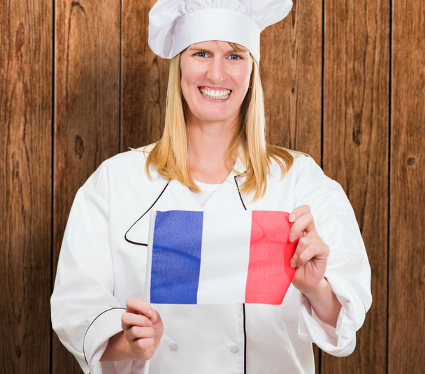 Ευτυχισμένο σεφ κρατώντας γαλλική σημαία - Φωτογραφία, εικόνα