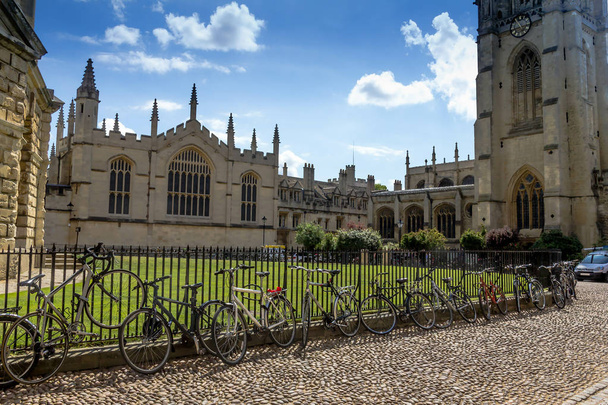 Bodleian Libraries. Oxford
 - Foto, imagen
