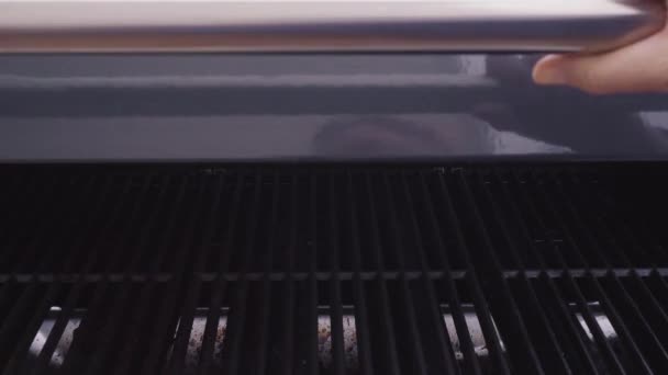 Döküm grates 6 burner açık gaz ızgara yemek yakın çekim - Video, Çekim