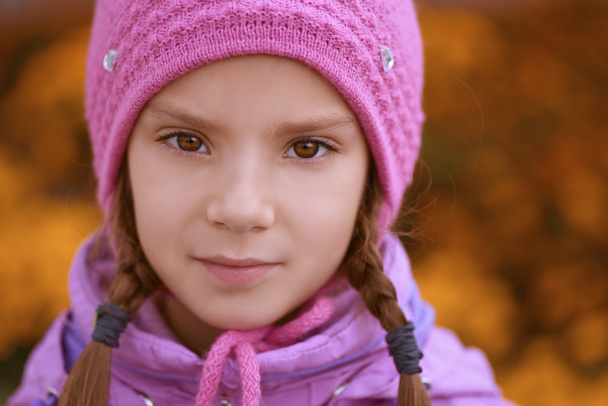 hermosa niña en sombrero rosa
 - Foto, imagen