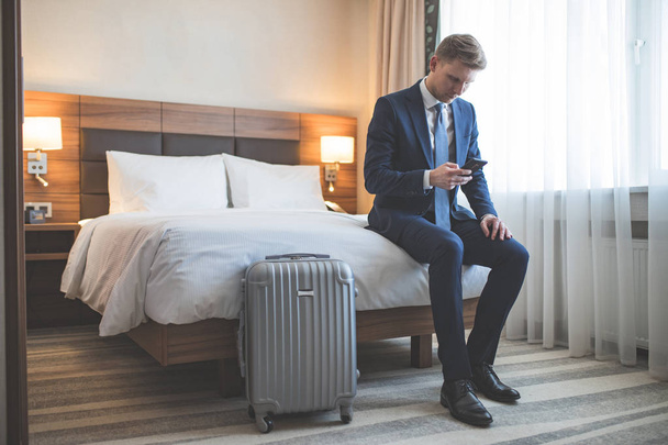 Young businessman in the hotel - Foto, imagen