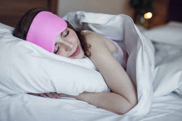 Sleeping young girl in bed - Zdjęcie, obraz