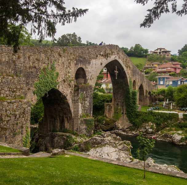 Roomalainen silta cangas de onis
 - Valokuva, kuva