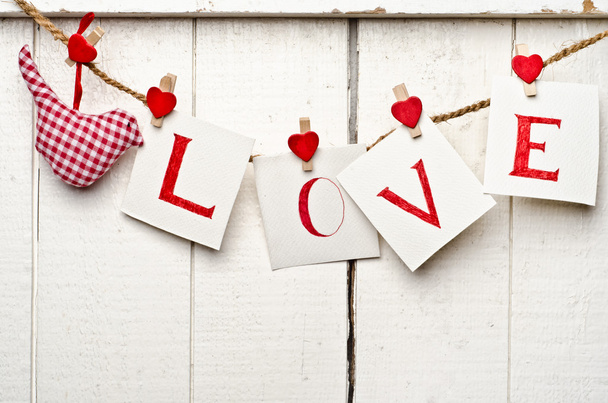 Послание любви написано на бумажных карточках
 - Фото, изображение