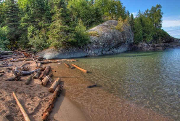 Park Narodowy Pukaskwa jest na brzegu jeziora Superior w północnym Ontario, Kanada - Zdjęcie, obraz