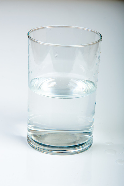 Half water glass - Foto, afbeelding