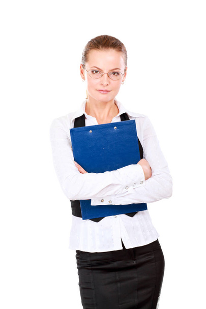 Fiatal nő állt a dosszié-ban hivatal, elszigetelt fehér background - Fotó, kép