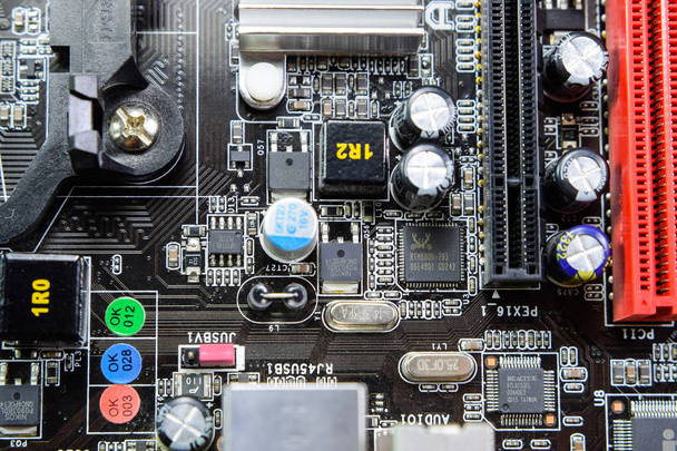 Electronic board with electrical components. Electronics of computer equipment - Foto, immagini