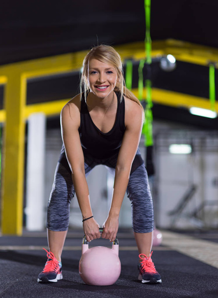 woman exercise with fitness kettlebell - Zdjęcie, obraz
