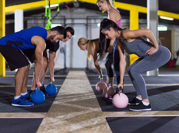 athletes doing exercises with kettlebells - Foto, immagini
