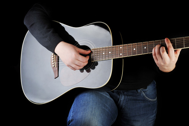 man playing on guitar - Φωτογραφία, εικόνα