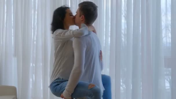 happy couple love hug kiss sexual relationship - Záběry, video