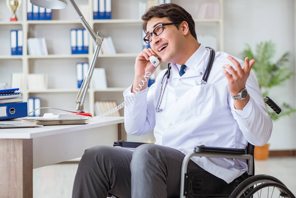 Disabled doctor on wheelchair working in hospital - Valokuva, kuva