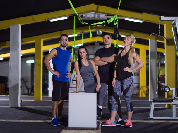 portrait of athletes working out  jumping on fit box - Zdjęcie, obraz