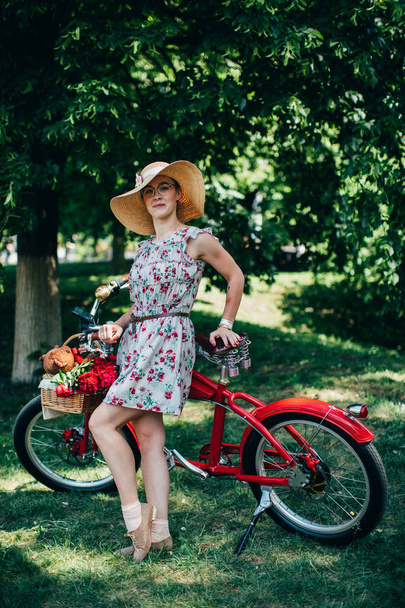 Retro cruise 2018, Ukraine KIEV, UKRAINE - MAY 13: people in vintage clothing participating in bicycle Retro cruise on MAY 13, 2018 in Kiev, Ukraine - Fotó, kép
