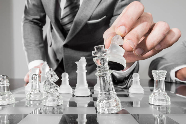 Business man playing chess - Zdjęcie, obraz