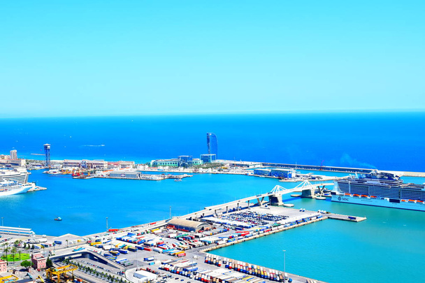 Barcelonan satama näkymä
 - Valokuva, kuva