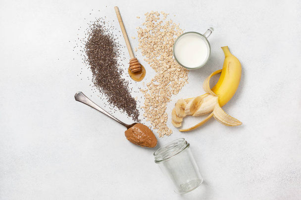 ingredients for overnight oatmeal  - Valokuva, kuva