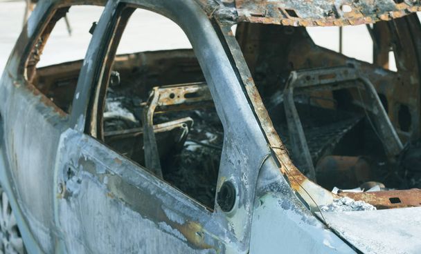 Burnt car crash wreck - Фото, зображення
