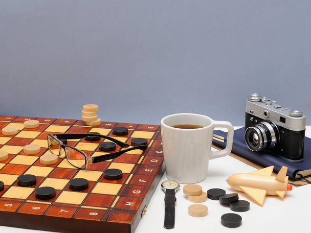 Postcard Father's Day. Father's things, cup of coffee, a checkers and the concept of love for parents - Fotografie, Obrázek