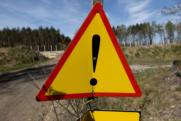 предупреждающий знак "предостережение
"  - Фото, изображение