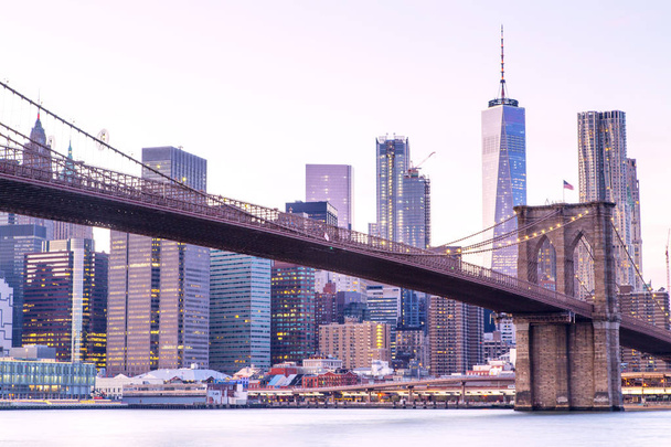 New York-i Lower Manhattan látképe a Brooklyn-híd - Fotó, kép
