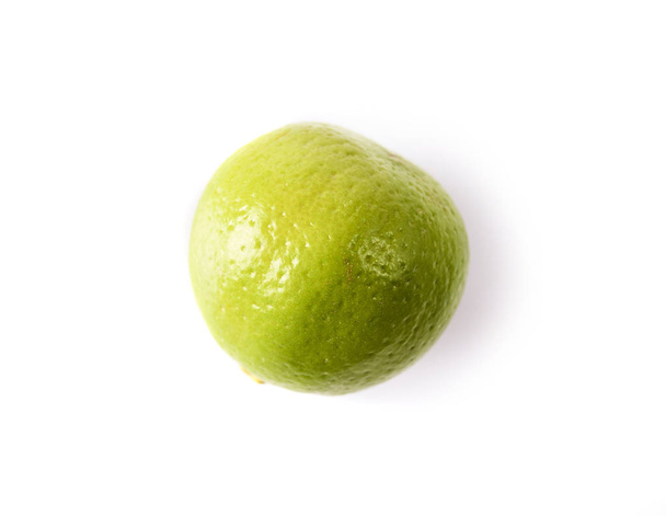 Limão verde fresco isolado sobre fundo branco - Foto, Imagem