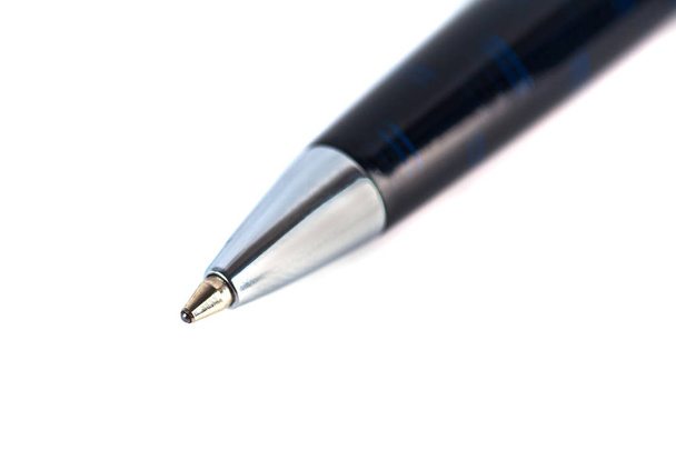 Blauer Kugelschreiber isoliert auf weißem Hintergrund - Foto, Bild