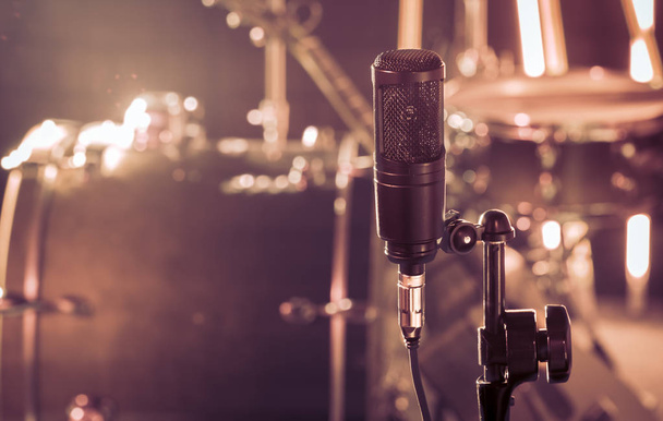 Mikrofon v nahrávací Studio nebo koncertní síň zblízka  - Fotografie, Obrázek