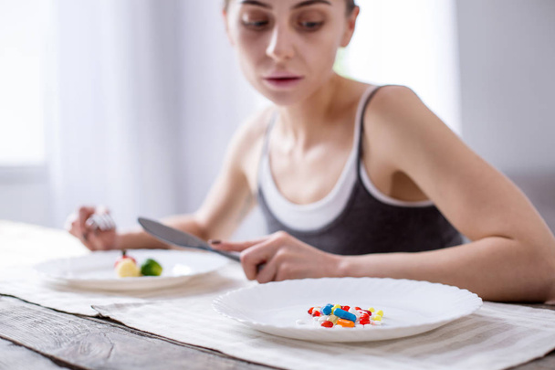 Selective focus of a plate with pills - Foto, immagini