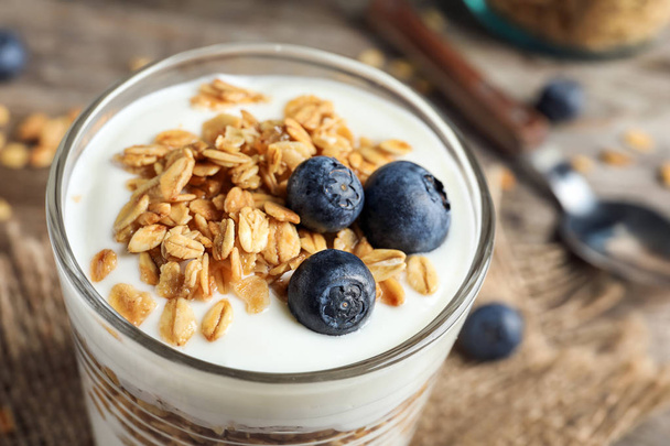 Glass with yogurt, berries and granola, closeup - Foto, Imagen