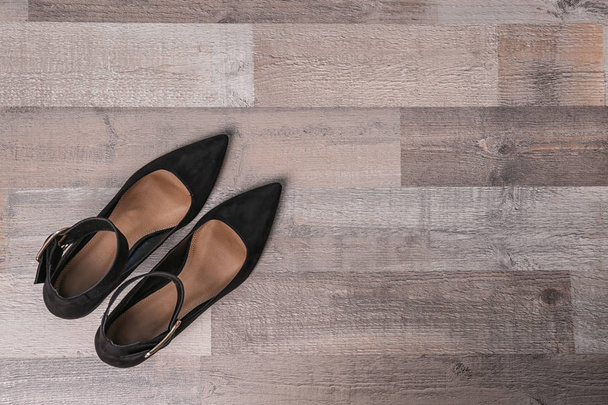 Pair of female shoes on wooden background, top view - Foto, Bild
