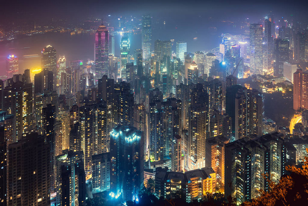 Πύργος και επιχειρηματικό κέντρο της ουρανοξύστες του Χονγκ Κονγκ, τις ώρες αιχμής  - Φωτογραφία, εικόνα
