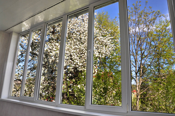 Металлопластиковые окна в лоджии
 - Фото, изображение