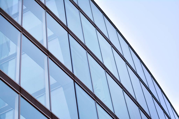 Fondo abstracto urbano, detalle de fachada de vidrio moderno, edificio de oficinas
. - Foto, imagen